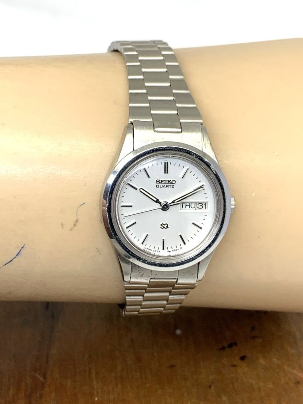 Seiko Womens Watch 2A23-0290 Vintage Quartz Day Date Silver Stainless Steel 23mm - Picture 12 of 15